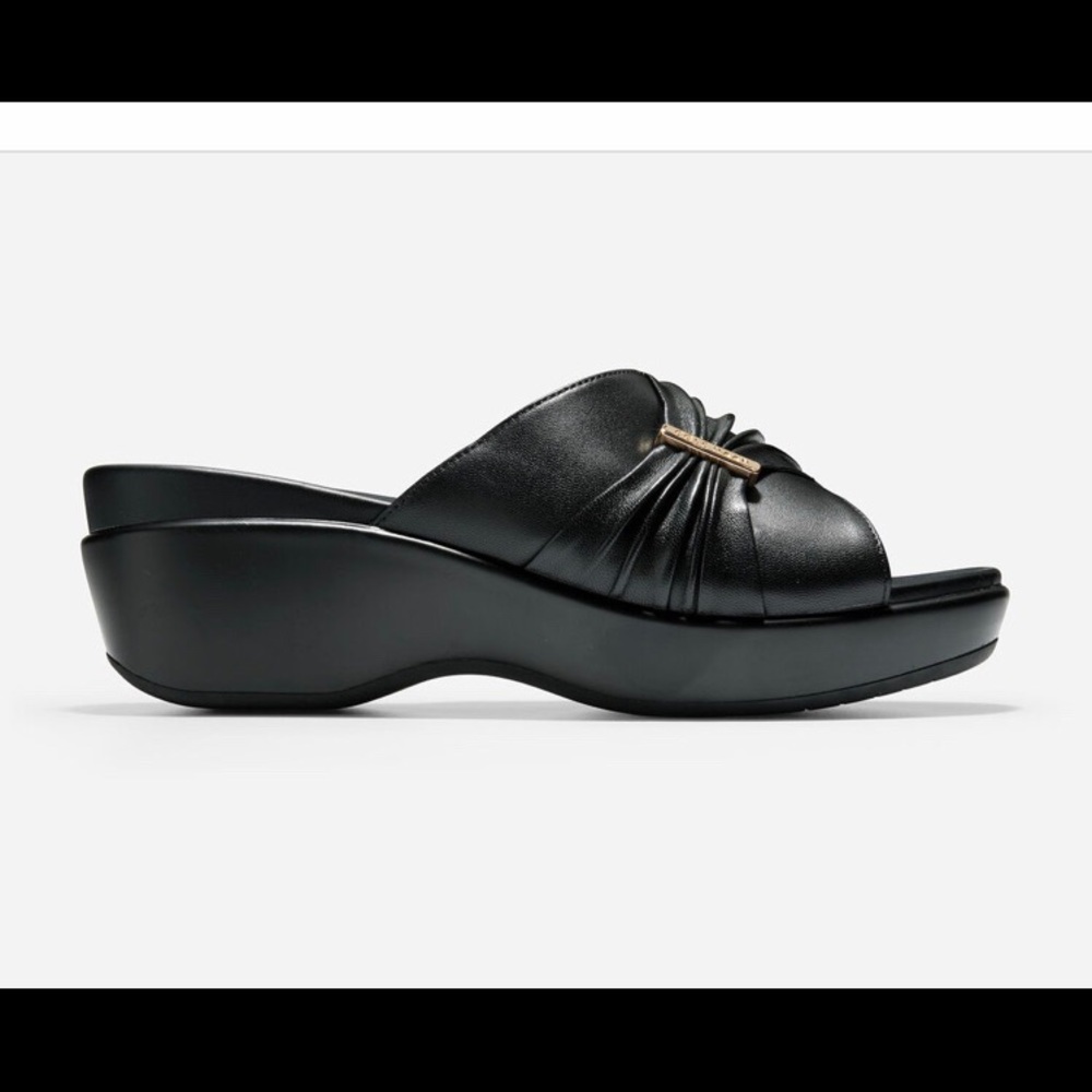 Womens shoes- Cole Haan New   Sandals   8B nwot in Original Box. 100% Leather